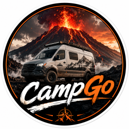 Sticker Premium CampGo Volcan Extrême 21x21 cm – Van Aménagé Aventure Offroad – Autocollant Rond Vanlife