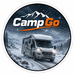 Sticker Premium CampGo Blizzard Extrême 21x21 cm – Camping-car dans Tempête de Neige Réaliste | Vanlife Hiver Grand Nord